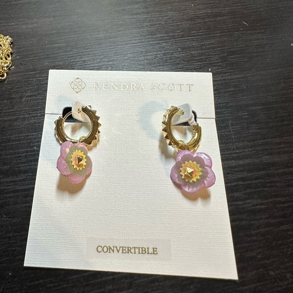 NWT Kendra Scott Delilah Huggie Earrings in gold and pink mix - Picture 3 of 3